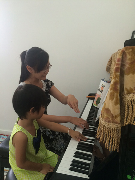 Cô Hồng chuyên - Piano & Keyboard & Piano Kawai mầm non